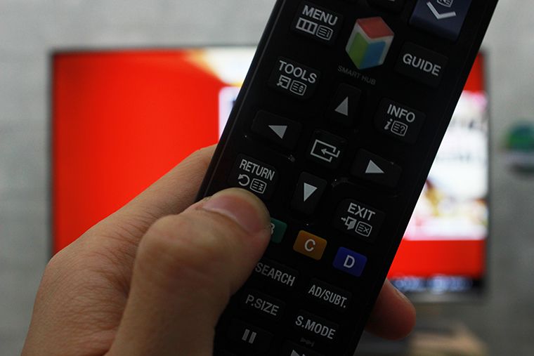Nhấn nút RETURN trên remote Cách học nấu ăn trên Smart tivi Samsung 2015 > Nhấn nút RETURN trên remote