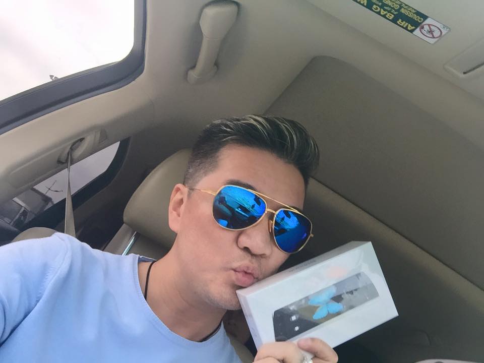 Những bức ảnh ngộ nghĩnh của anh với Bphone 4