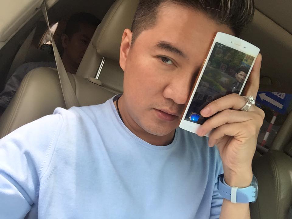 Những bức ảnh ngộ nghĩnh của anh với Bphone 3