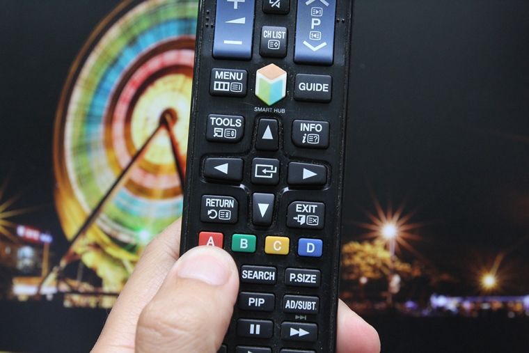 Nhấn nút A trên remote