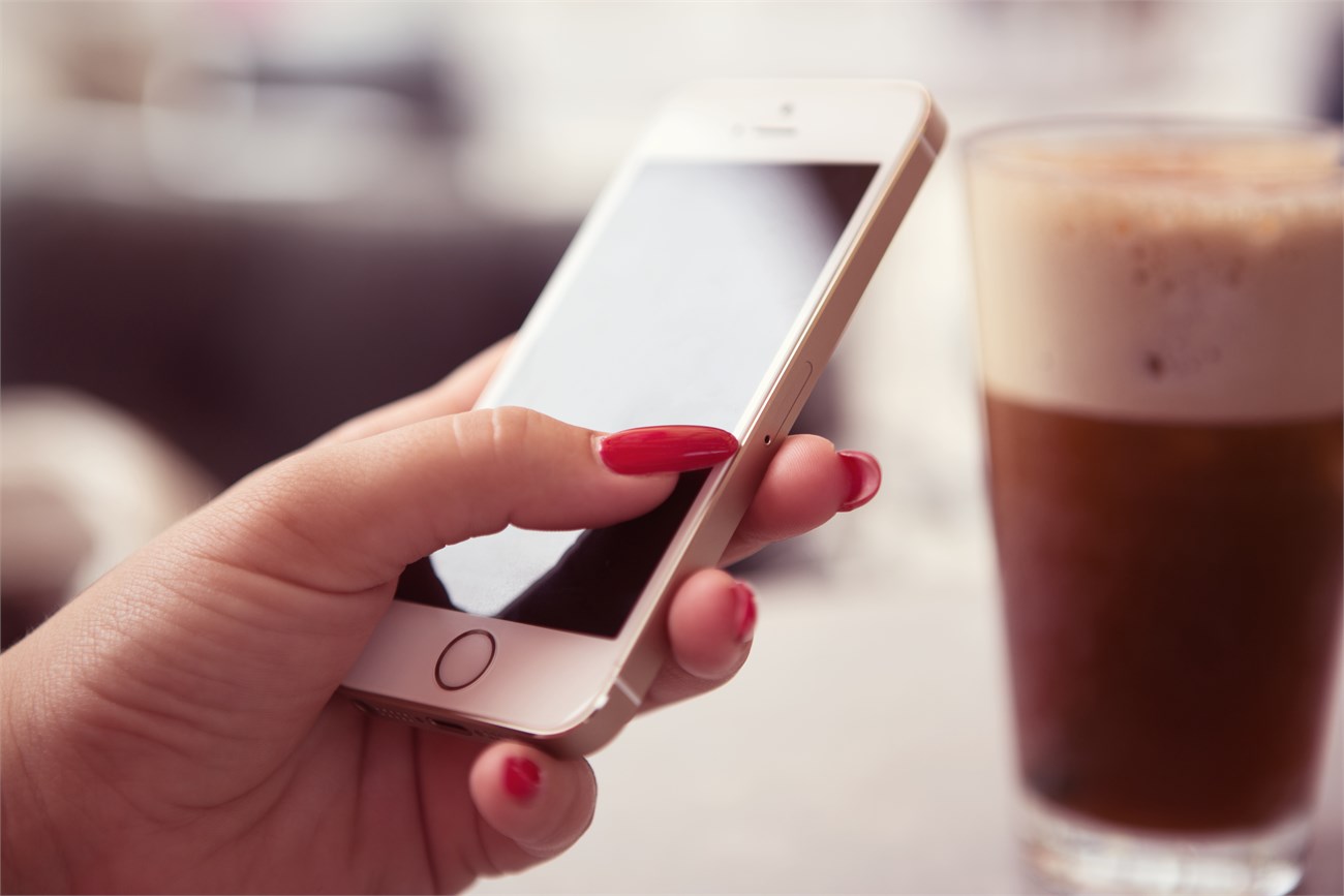 Tại sao màn hình cảm ứng bị đơ không thể bật tắt iPhone được?