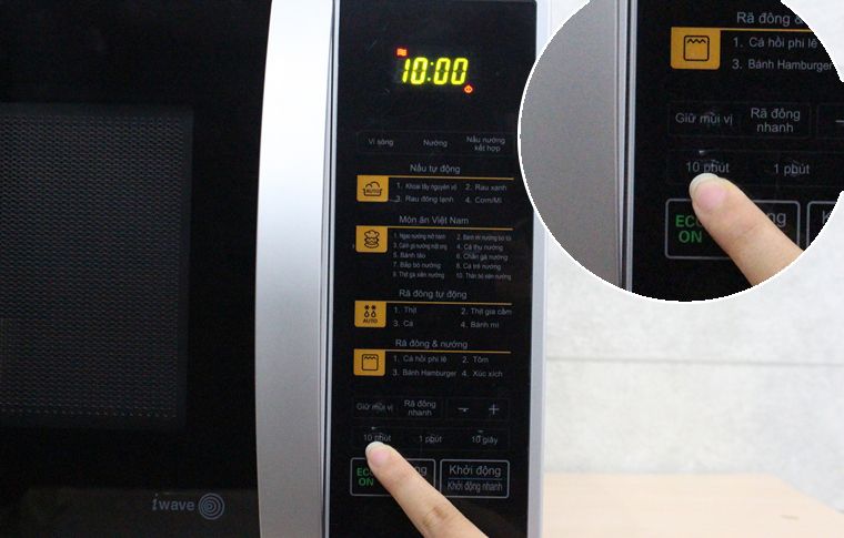 Nhấn “10 PHÚT” 1 lần – tương đương thời gian 10 phút Cách cài đặt 2 giai đoạn nấu thực phẩm cho lò vi sóng LG MH6342B > Nhấn “10 PHÚT” 1 lần – tương đương thời gian 10 phút