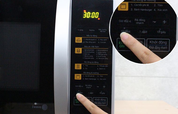 Nhấn “10 PHÚT” 3 lần – tương đương thời gian 30 phút Cách cài đặt 2 giai đoạn nấu thực phẩm cho lò vi sóng LG MH6342B > Nhấn “10 PHÚT” 3 lần – tương đương thời gian 30 phút