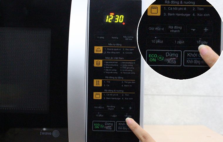 Nhấn “10 GIÂY” 3 lần – thời gian 12 phút 30 giây xuất hiện trên màn hình Cách nướng món ăn bằng lò vi sóng LG MH6342B > Nhấn “10 GIÂY” 3 lần – thời gian 12 phút 30 giây xuất hiện trên màn hình