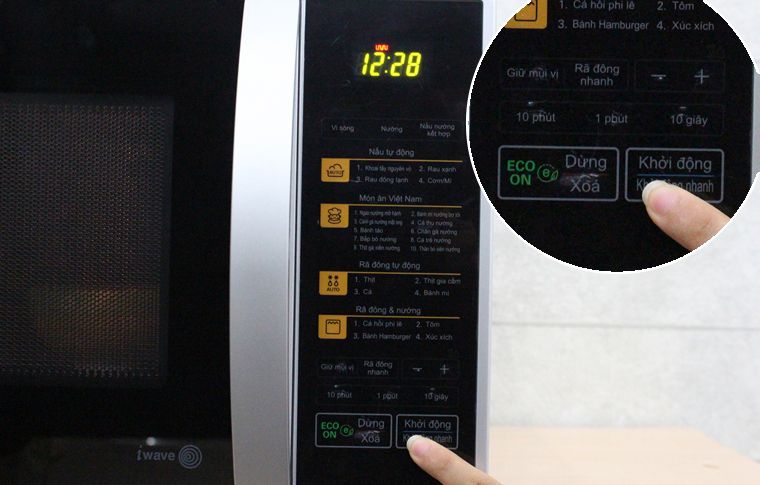 Nhấn “KHỞI ĐỘNG” để quá trình nướng được bắt đầu Cách nướng món ăn bằng lò vi sóng LG MH6342B > Nhấn “KHỞI ĐỘNG” để quá trình nướng được bắt đầu