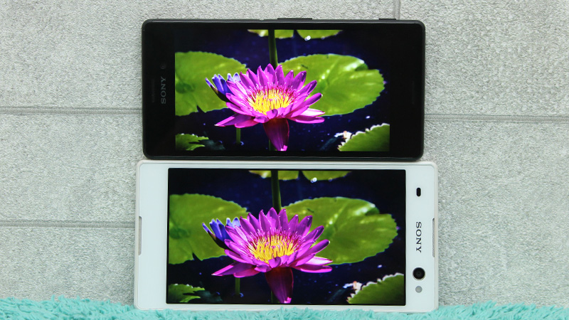 Ảnh so sánh màn hình của Sony Xperia M4 Aqua và Sony Xperia C3