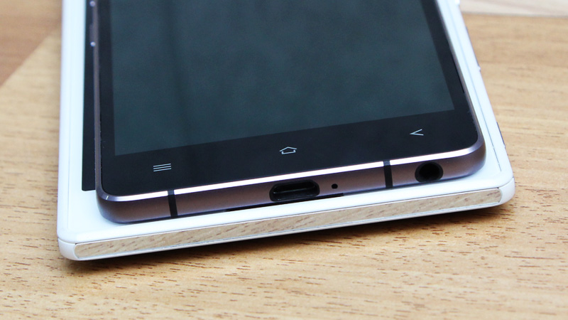 Cạnh dưới của máy