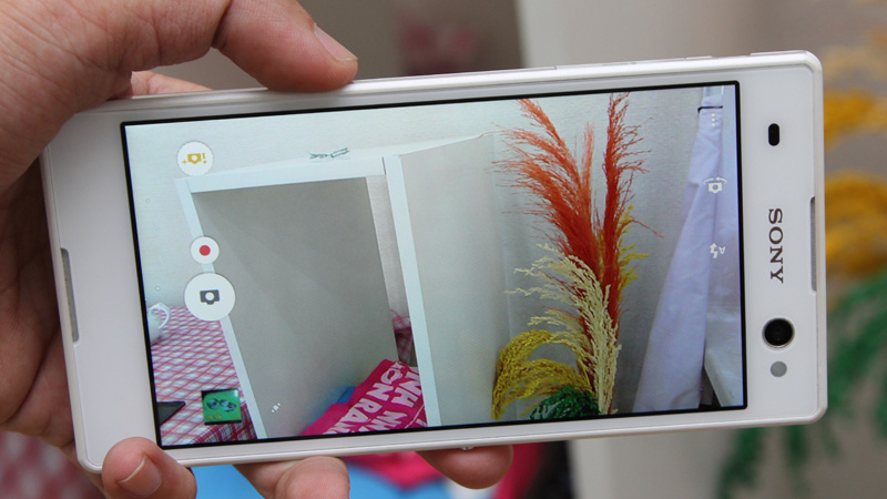 Giao diện camera trên Sony Xperia C3