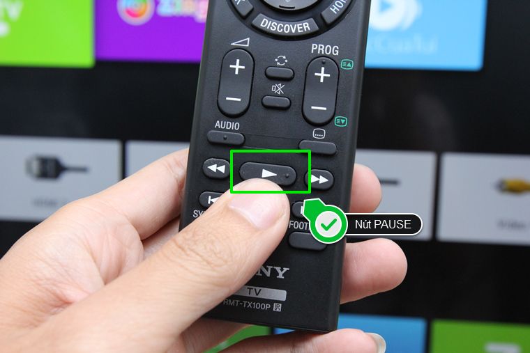 Nhấn nút PAUSE trên remote