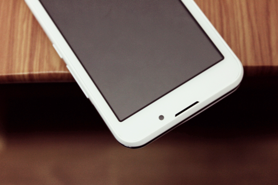 Loa thoại, camera trước Wing V45