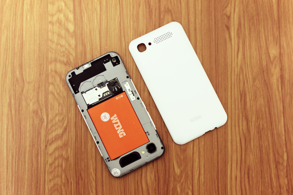 Mở nắp pin Wing V45