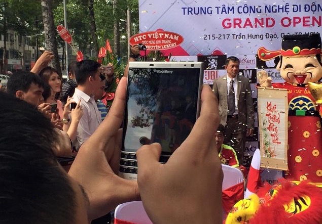 BlackBerry Passport Silver Edition xuất hiện lấp ló ở Việt Nam