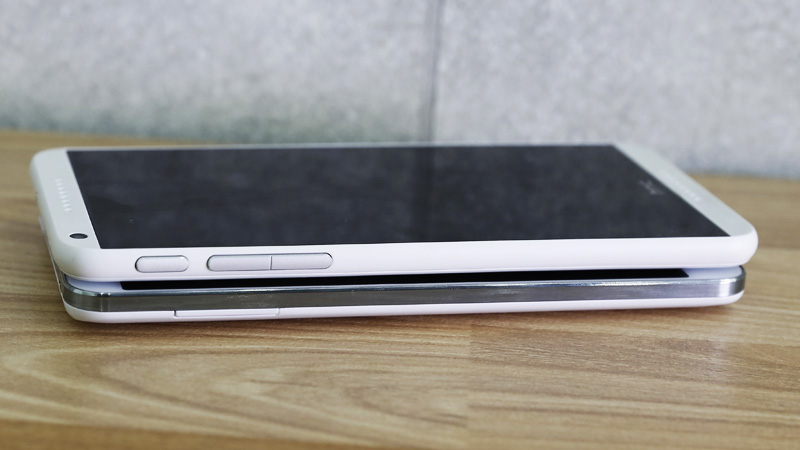 So sánh Pantech Vega Secret Up A900L và HTC Desire 816G