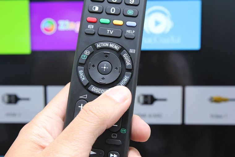 Cách cài đặt IP mạng cho Android tivi Sony 2015 > Nhấn nút HOME trên remote