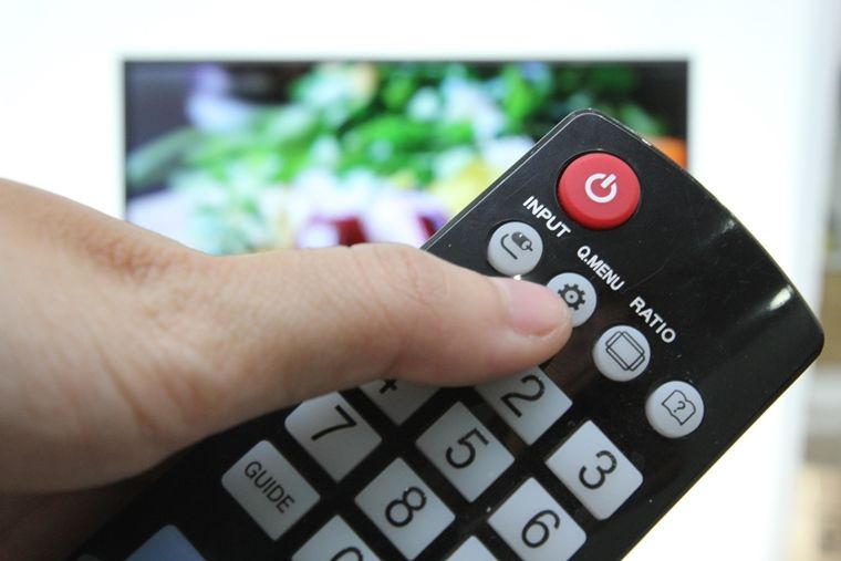 Nhất nút Q.MENU Cách cài đặt IP và DNS mạng cho Smart tivi LG hệ điều hành WebOS > Nhất nút Q.MENU