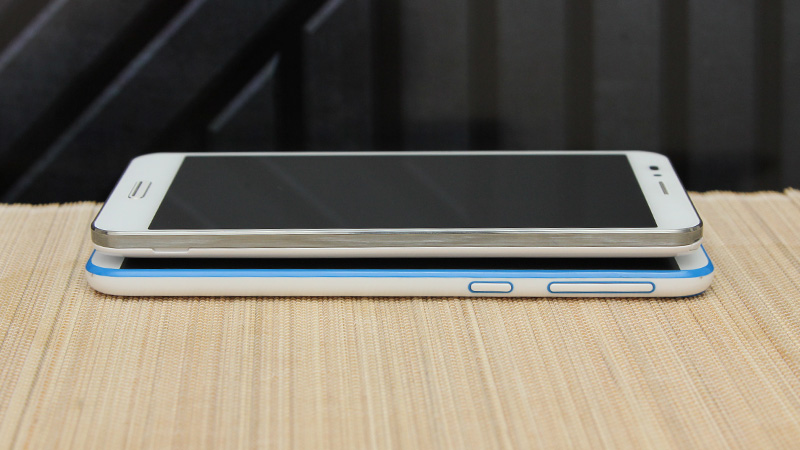 So sánh HTC Desire 820Q và Pantech Vega Secret Up A900L