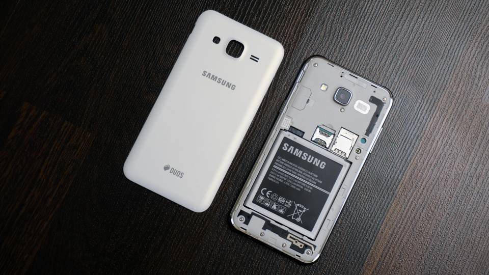 Thóa nắp lưng máy