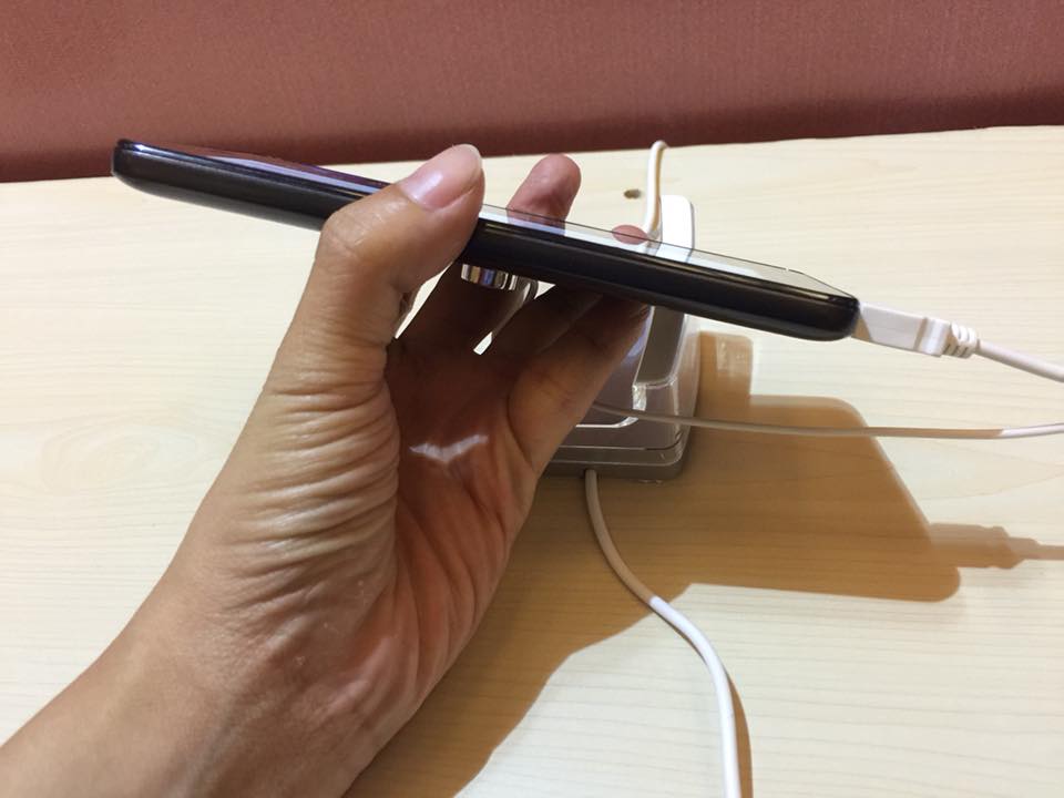 Mobiistar Lai Yollo có thiết kế khá bắt mắt dù pin dung lượng cao 5