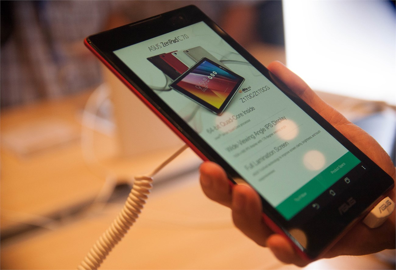 ZenPad C 7.0 và ZenPad 7.0 có thiết kế giống nhau 2 ZenPad C 7.0 và ZenPad 7.0 có thiết kế giống nhau 2