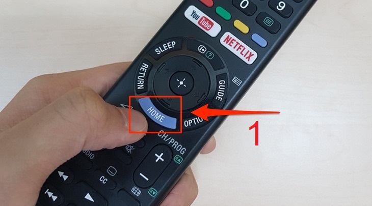 Cách chia sẻ video YouTube từ điện thoại, máy tính bảng, laptop lên Smart tivi Samsung, LG, Sony > Bạn nhấn vào nút HOME của điều khiển tivi để vào giao diện chính của tivi