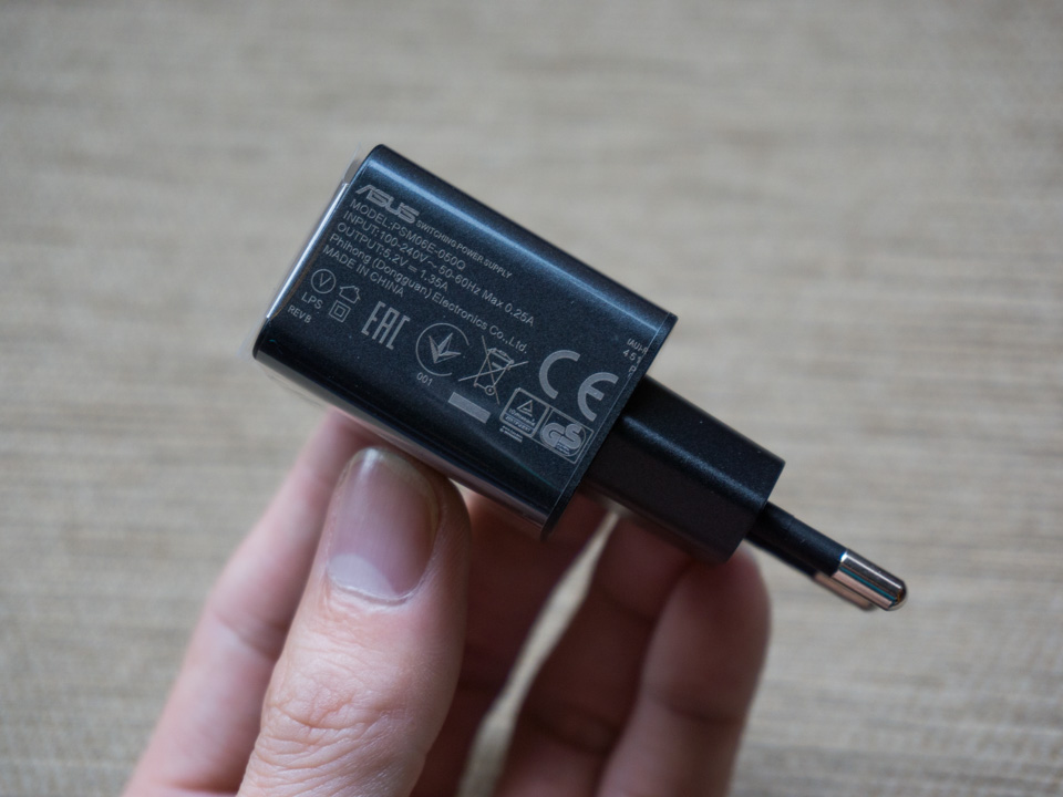 Mở hộp Zenfone C Plus