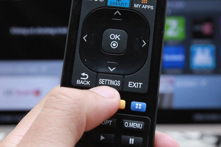 Cách cài đặt thời gian trên Smart TV LG hệ điều hành NetCast > Chọn nút SETTINGS