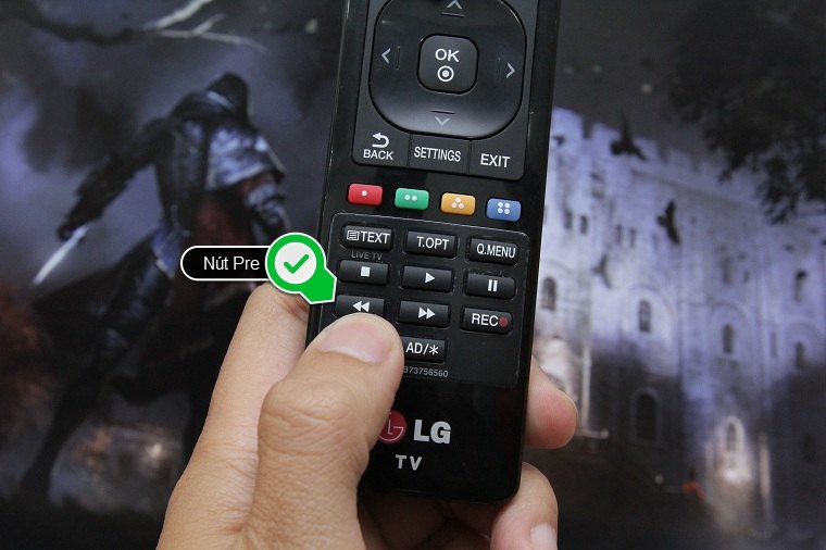 Cách sử dụng ứng dụng Clip.vn trên Smart tivi LG hệ điều hành Netcast > Nhấn chọn nút Pre để xem clip trước đó