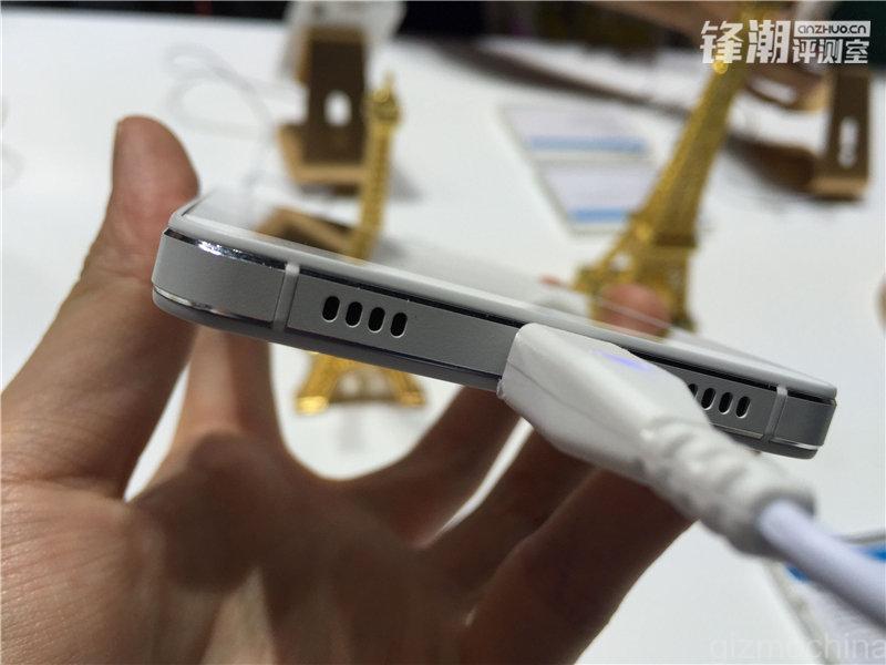 Hệ thống loa dưới Hệ thống loa dưới