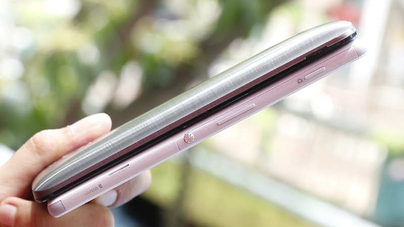 Cạnh phải Cạnh phải