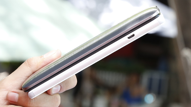 Cạnh trái Cạnh trái