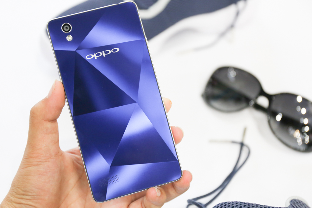 Cầm trên tay và OPPO Mirror 5 vẫn đẹp một cách quyến rũ Cầm trên tay và OPPO Mirror 5 vẫn đẹp một cách quyến rũ