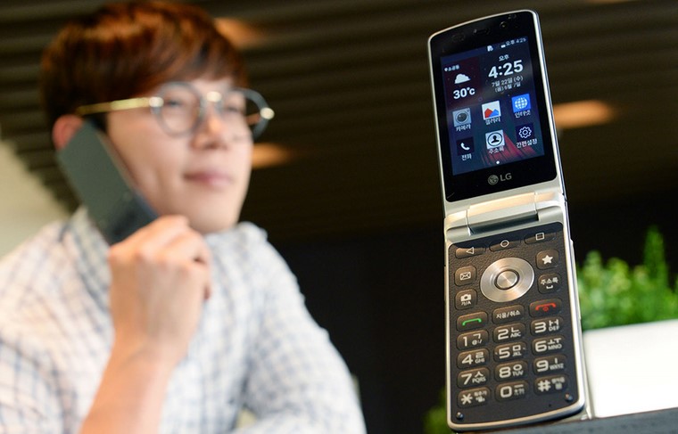 Điện thoại nắp gập từng rất phổ biến ở Hàn Quốc và Châu Á và bây giờ vẫn rất phong cách