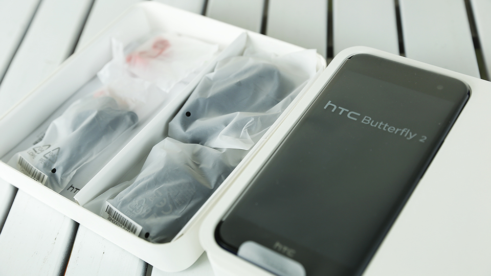 Hộp HTC Buttlerfly 2 Hộp HTC Buttlerfly 2