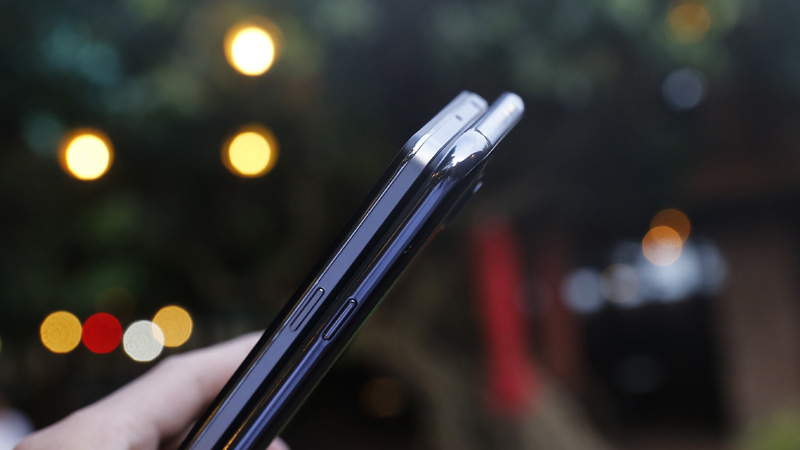 So sánh cạnh viền Mirror 5 và Galaxy J7 So sánh cạnh viền Mirror 5 và Galaxy J7