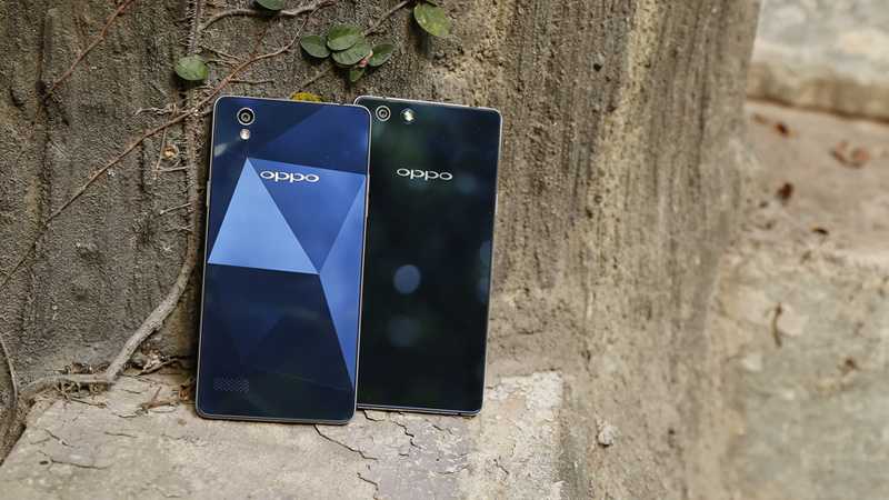 So sánh mặt lưng Oppo Mirror 5 và R1k So sánh mặt lưng Oppo Mirror 5 và R1k