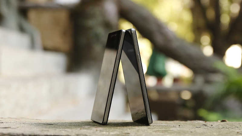 So sánh cạnh bên Oppo Mirror 5 và R1k So sánh cạnh bên Oppo Mirror 5 và R1k