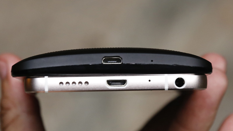 Cạnh dưới Q Glam và Zenfone 2 (1.8GHz/2G/16G)