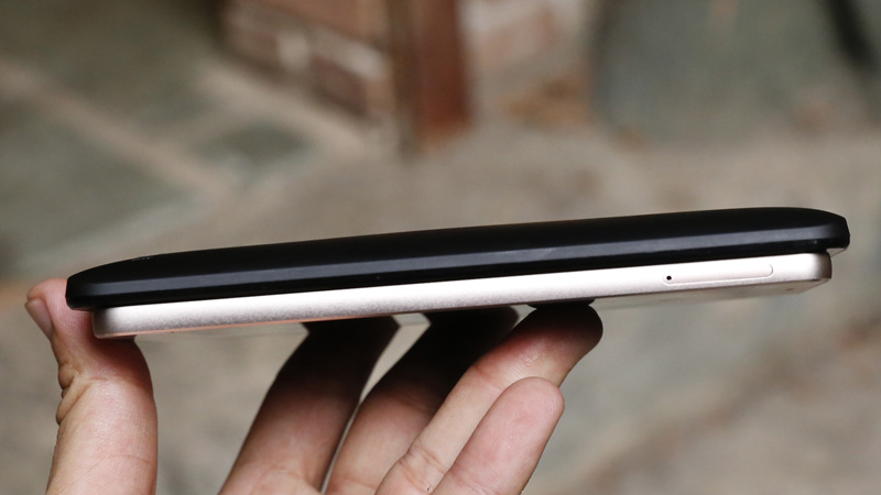 Cạnh trái Q Glam và Zenfone 2 (1.8GHz/2G/16G)