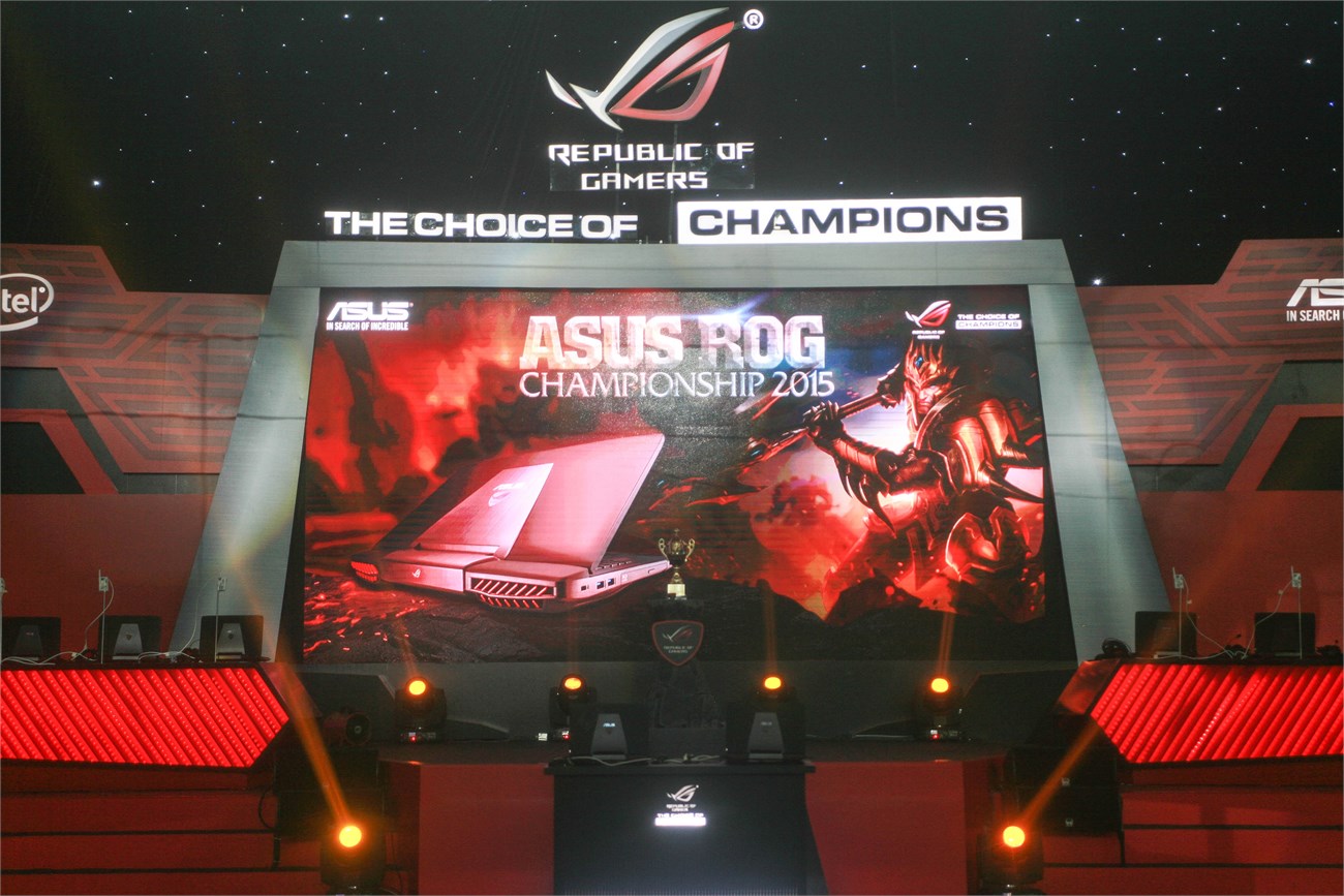 Trung tâm khu triển lãm là một khán đài dành cho các game thủ