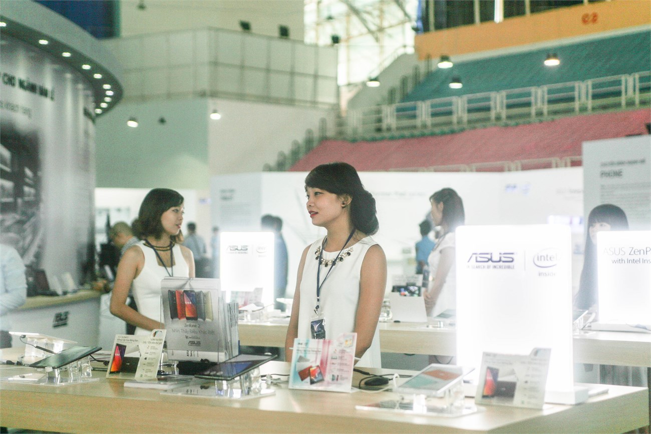 Một số bóng hồng tại ASUS Expo 2015 3 Một số bóng hồng tại ASUS Expo 2015 3