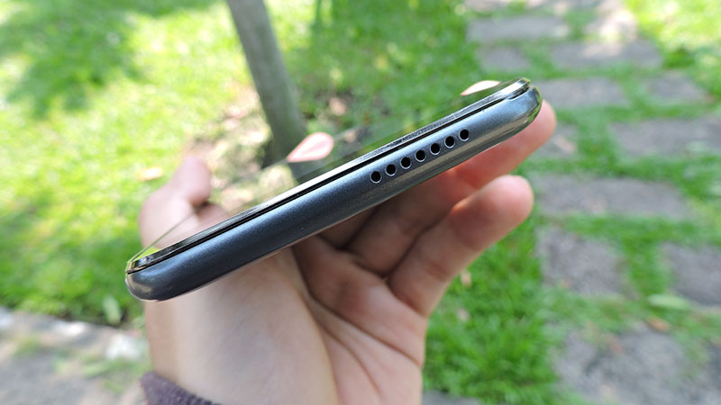 Cạnh dưới Cạnh dưới