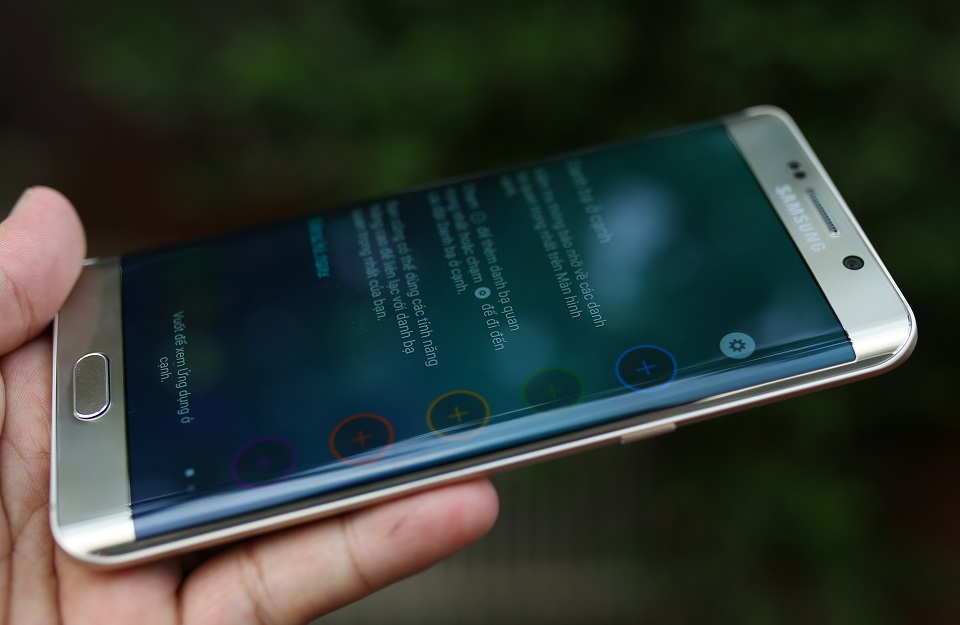 Galaxy S6 Edge Plus có màn hình cạnh (cong) đã tạo nên một phong cách riêng