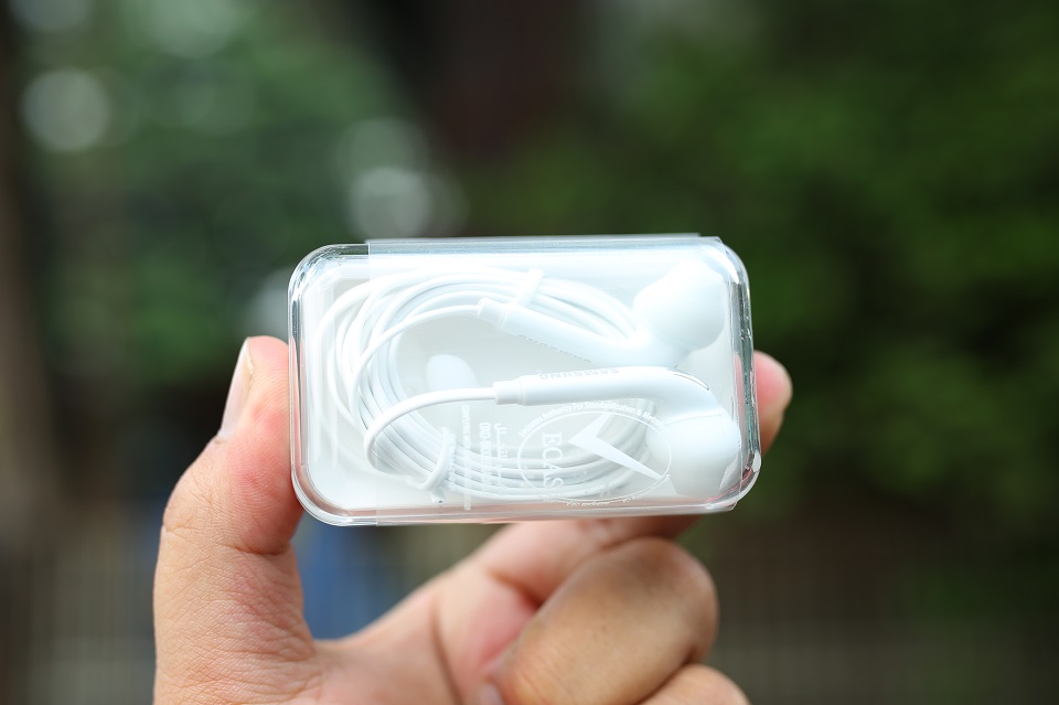 Tai nghe đi kèm Galaxy S6 Edge Plus