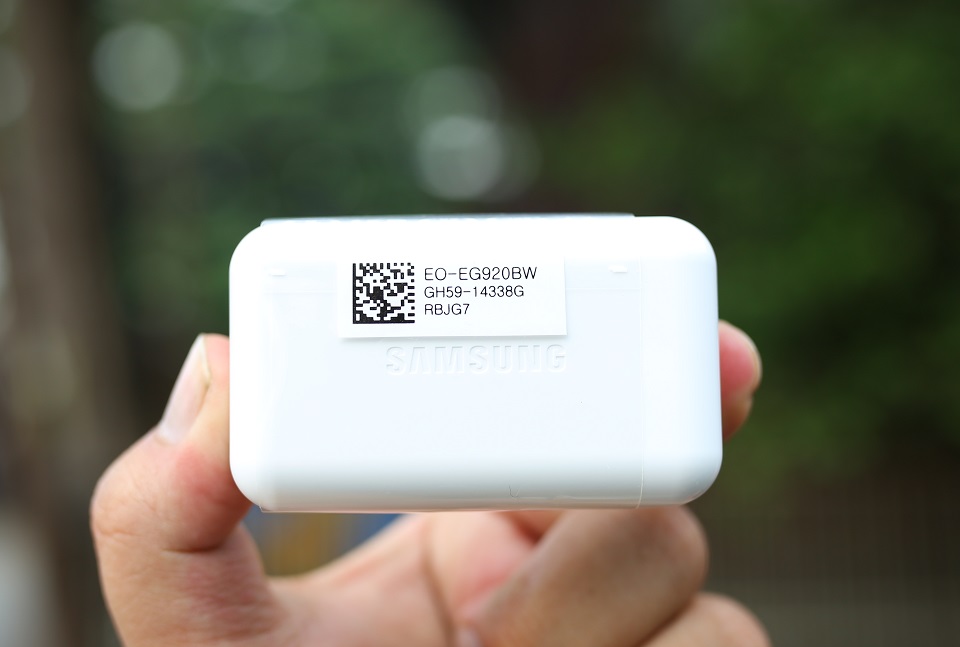 Tai nghe đi kèm Galaxy S6 Edge Plus