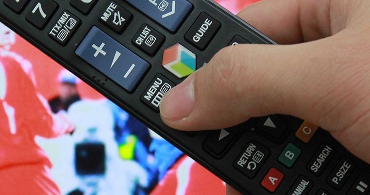 Nhấn nút Menu trên remote