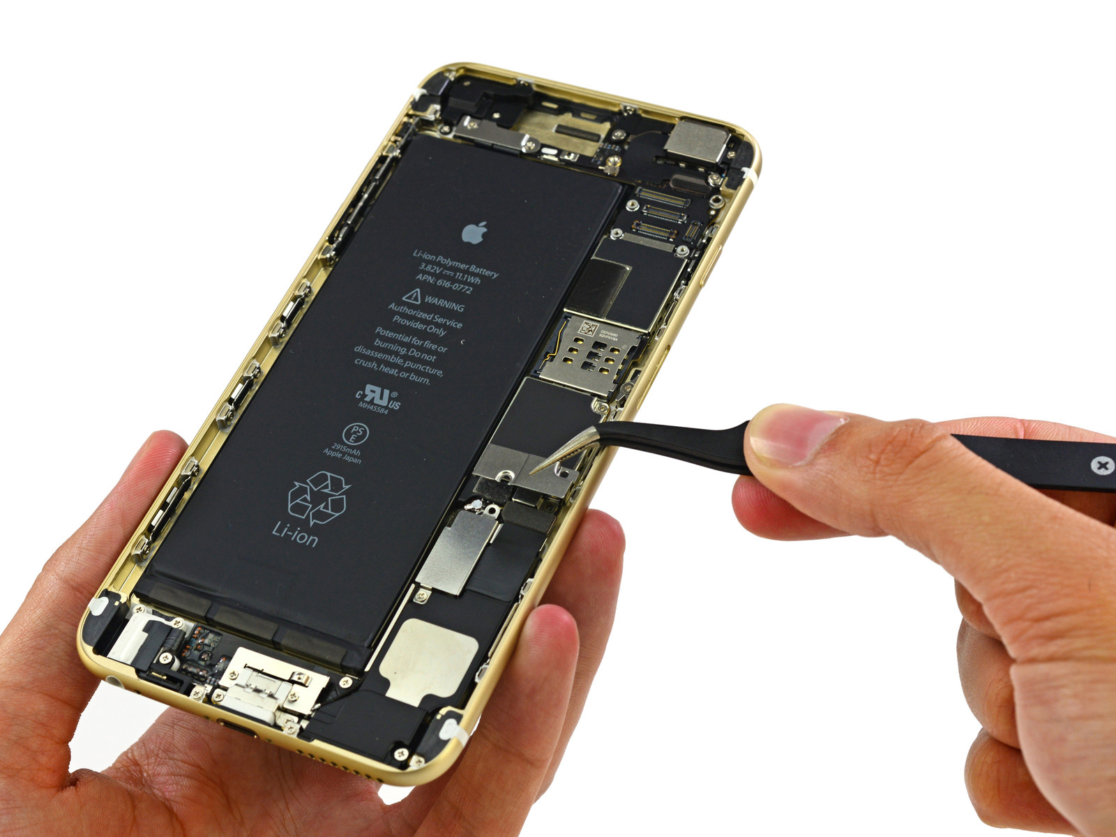 iPhone 6 Plus có pin dung lượng khá thấp