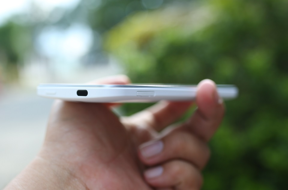 Bộ khung sườn  HTC Butterfly 2