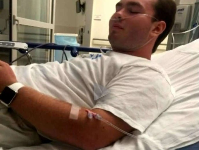 Apple Watch cứu sống thiếu niên 17 tuổi Apple Watch cứu sống thiếu niên 17 tuổi