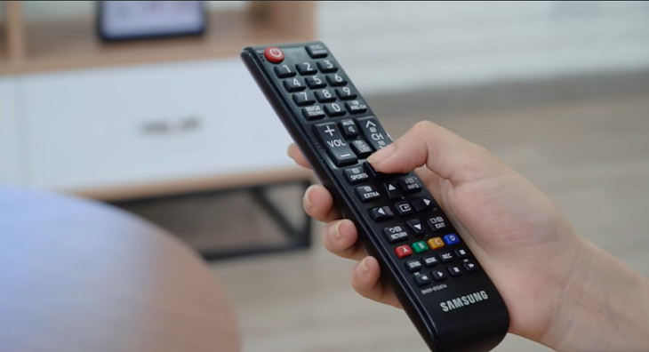 Tiến hành kiểm tra phím bấm trên remote