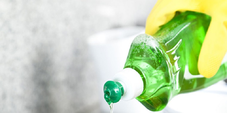 Remove grease stains with dishwashing liquid